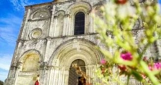 Abbaye de Saint Amant de Boixe