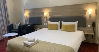 Brit Hôtel Bleu Nuit