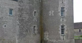 Visite des extérieurs et de la chapelle du château de Saveilles