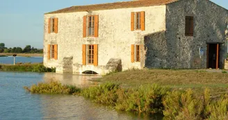 Moulin des Loges Moulin des Loges