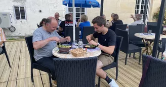 Le Coude à Coude
