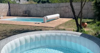 Maison Charentaise avec piscine