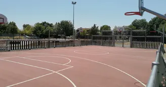 Aire de jeux et de pique-nique, city stade