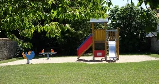 Aire de pique nique et de jeux pour enfants