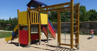 Aire de pique nique et de jeux pour enfants