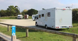 Aire de stationnement camping-car - Bois de pins