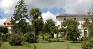 Les Gîtes du Bruet - La Grande Maison Bleue