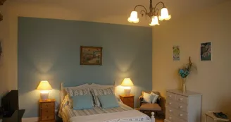 Les Gîtes du Bruet - La Grande Maison Bleue