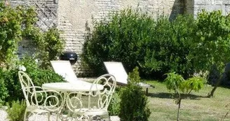 Meublé "La maison cachée"