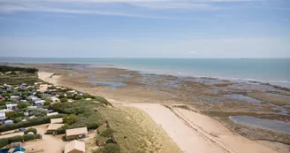 Passez une nuit en tente aménagée au Camping Huttopia - Côte Sauvage