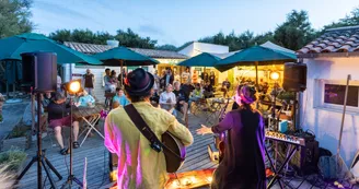 Passez une nuit en tente aménagée au Camping Huttopia - Côte Sauvage