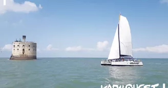 Après-midi aventure en catamaran à voile vers Fort Boyard – Kapalouest