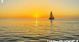 Sortie à l'heure du coucher de soleil en catamaran à voile - Kapalouest