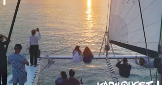 Sortie à l'heure du coucher de soleil en catamaran à voile - Kapalouest