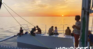 Sortie à l'heure du coucher de soleil en catamaran à voile - Kapalouest