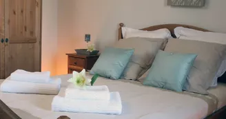 Village de Gîtes - Le Domaine du Grand Tourtre -42 pers