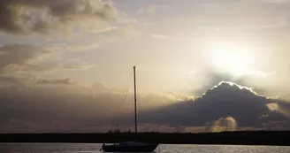 Sortie au coucher du soleil en voilier - Nomade Voile