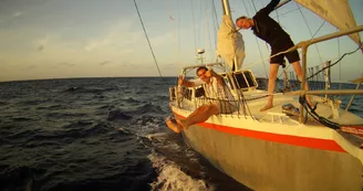 Sortie au coucher du soleil en voilier - Nomade Voile