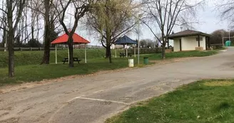 Aire de pique-nique couverte  et  repos