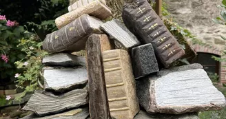 Exposition d'art : Livres en pierre