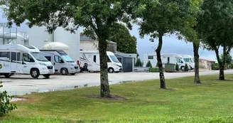 Aire de stationnement de camping-car