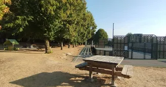 Aire de pique-nique, de jeux et plateau multisports