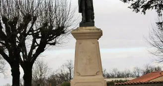 Le monument aux morts Le monument aux morts