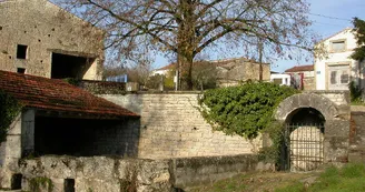 Le lavoir fontaine et le four