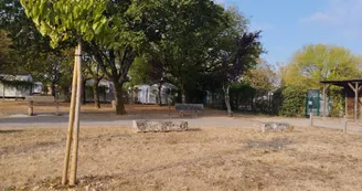 Terrains de pétanque et tennis
