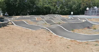 Skate park, pumptrack et terrain de pétanque