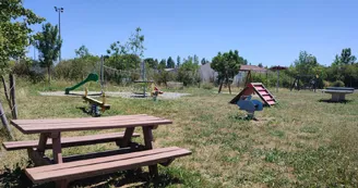 Aire de pique-nique et parcours obstacles