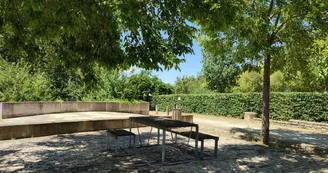 Aire de pique-nique et terrains de pétanque