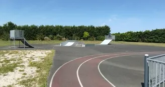 Terrain intergénérationnel : skatepark et terrains de pétanque